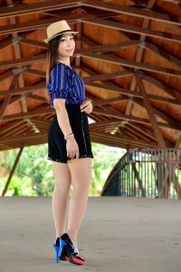 成熟的长腿芝姐阳光下高清晰肉丝