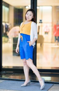 服装店的老板娘果然很有味道嘛