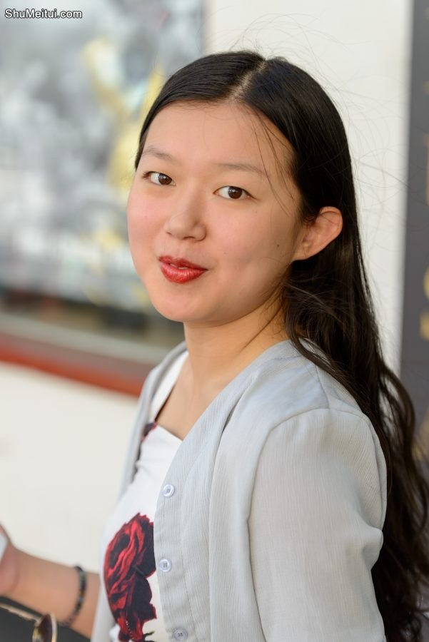 气质超高的美妇花色短裙，得问问她从哪买的[第12张/共12张]