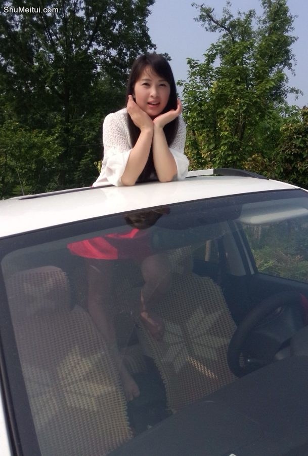 轻熟美人魏大姐又来一波，白衣红裙很是惹眼哦[第8张/共10张]