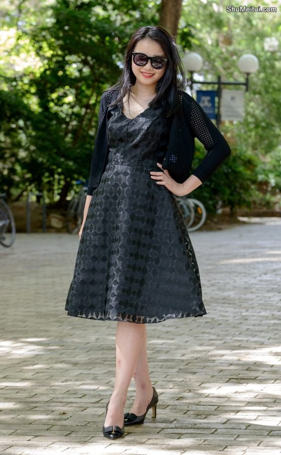 猛一看有些像高圆圆的黑衣大姐，好妩媚呀[第2张/共3张]