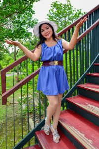 丰满的欣嫂拥有一双肥硕的肉丝腿