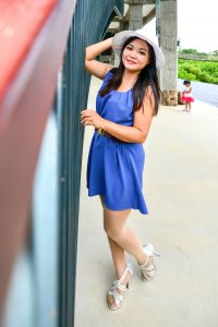 丰满的欣嫂拥有一双肥硕的肉丝腿