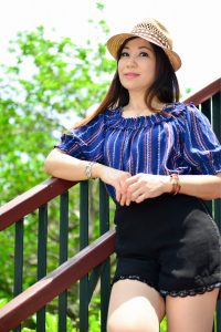 成熟的长腿芝姐阳光下高清晰肉丝