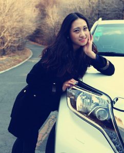 戴眼镜穿短靴的熟女，真是个迷人的妖精了