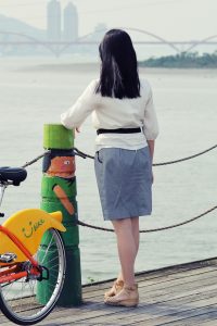 三十年后重返校园,气质优雅的Elin姐写真照片