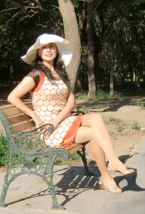 我的初中美女历史老师喜欢穿上肉丝袜拍照