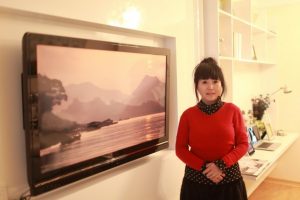 上身丰满的阿姨居家靴子黑色丝袜