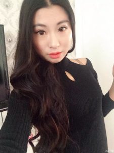 小姐姐好诱人，车内秀皮靴美腿