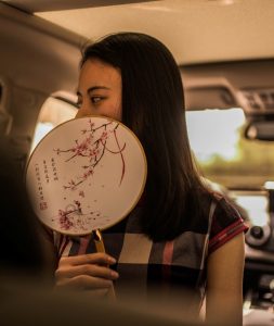 龙猫小姐姐这小旗袍穿的真好看,兄弟们给评个分