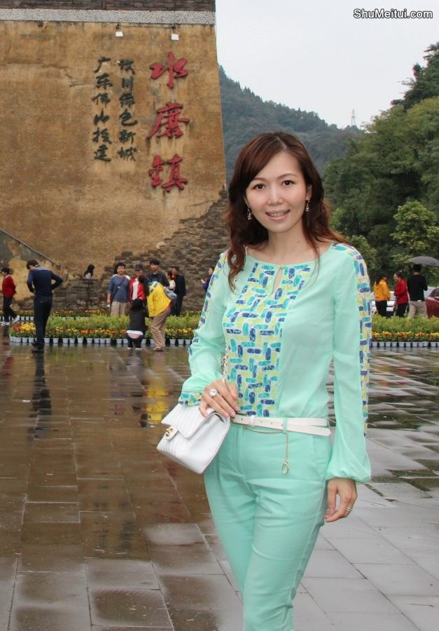 出水芙蓉般的美妇清新装扮游古镇[第12张/共12张]