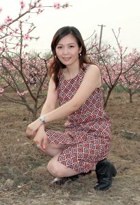 桃之夭夭美妇知风人比花美