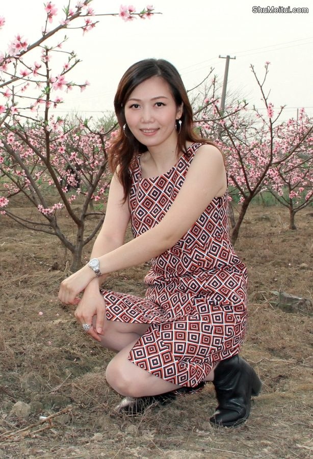 桃之夭夭美妇知风人比花美[第1张/共8张]