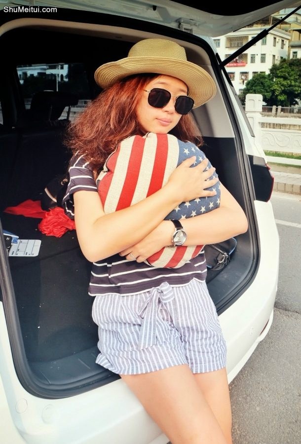 丰满的榴榴嫂彩虹裙大白腿[第21张/共29张]