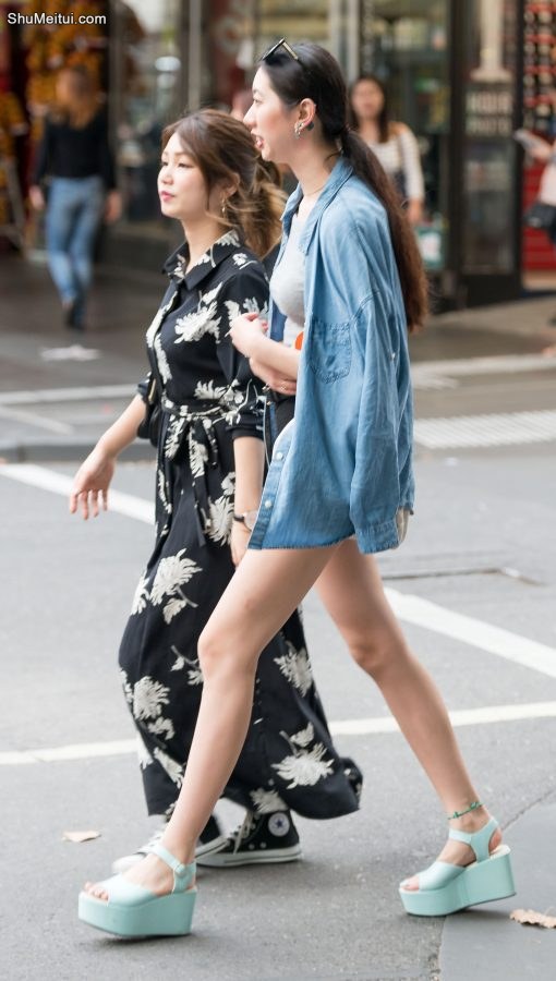 拍到一个韩国性感长腿妹子，这双大长腿呀晃得我眼都花了[第3张/共4张]