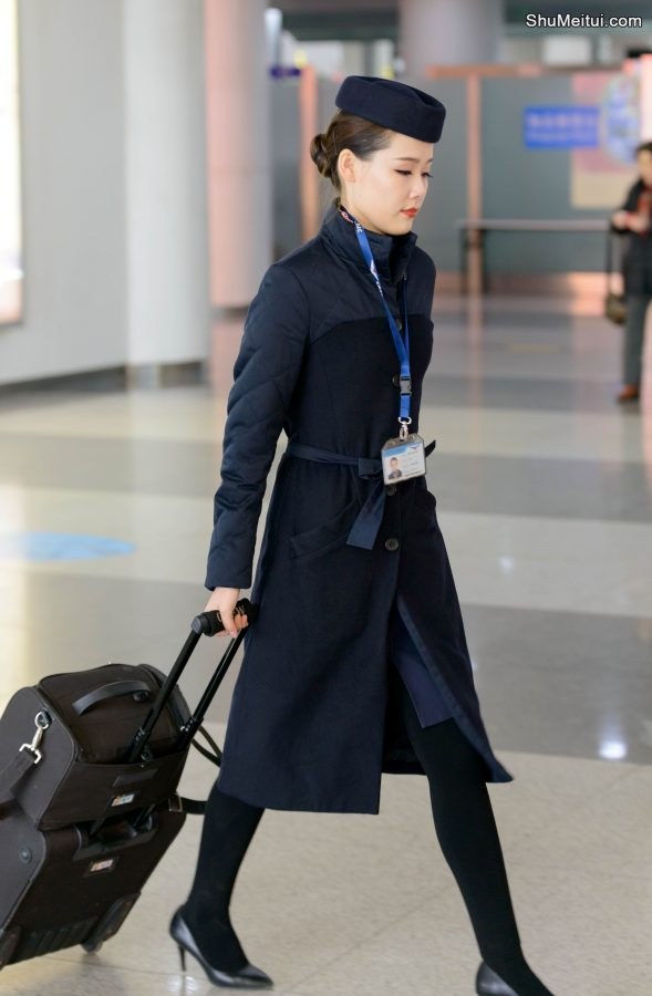 高铁服务员颜值也是相当给力呀，我的小心脏呀[第6张/共6张]