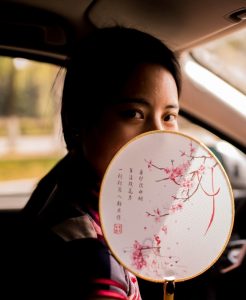 龙猫小姐姐这小旗袍穿的真好看,兄弟们给评个分