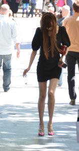 模样很像张韶涵的姐姐，兄弟们给长长眼呗