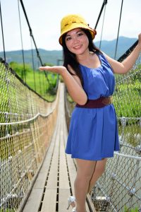 丰满的欣嫂拥有一双肥硕的肉丝腿