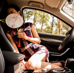 龙猫小姐姐这小旗袍穿的真好看,兄弟们给评个分