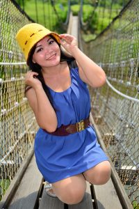 丰满的欣嫂拥有一双肥硕的肉丝腿