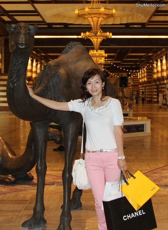 风姿卓越的贵妇在阿联酋之旅[第15张/共22张]