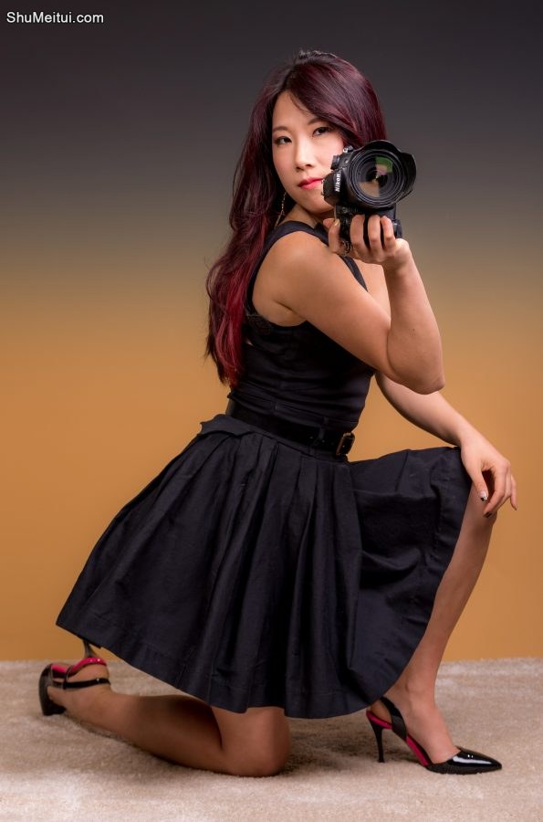 活力四射的熟妇辛迪，影棚内穿细高跟鞋拍写真[第12张/共19张]