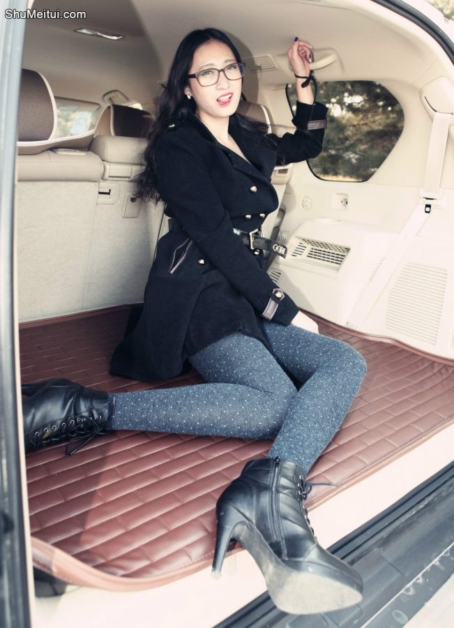 戴眼镜穿短靴的熟女，真是个迷人的妖精了[第25张/共37张]