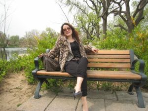 河北气质熟妇在公园里挑高跟鞋