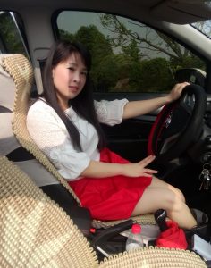 轻熟美人魏大姐又来一波，白衣红裙很是惹眼哦