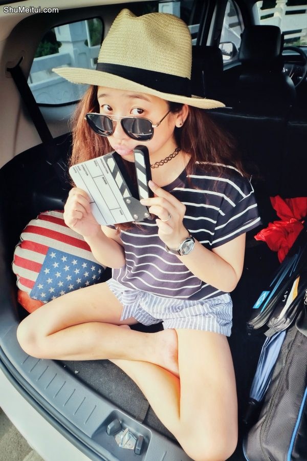 丰满的榴榴嫂彩虹裙大白腿[第16张/共29张]