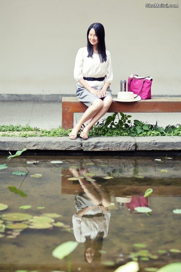 三十年后重返校园,气质优雅的Elin姐写真照片[第18张/共21张]