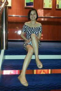 美雅又在公共场所露白内