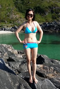 人妻美雅姐可爱泳衣秀好身材生活照