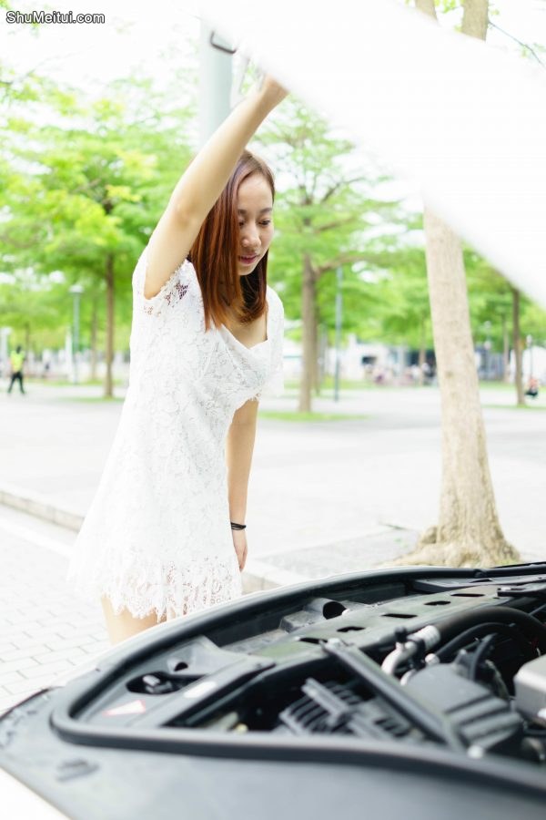 宝马年轻美妇小柯当车模来喽，不差钱就图上个镜[第17张/共22张]