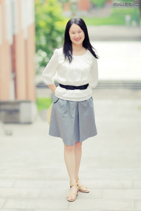 三十年后重返校园,气质优雅的Elin姐写真照片[第4张/共21张]