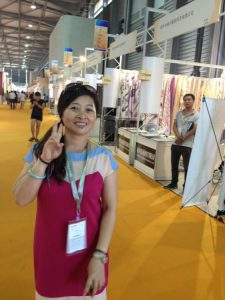 丰满的兰月姐在上海博览会参展