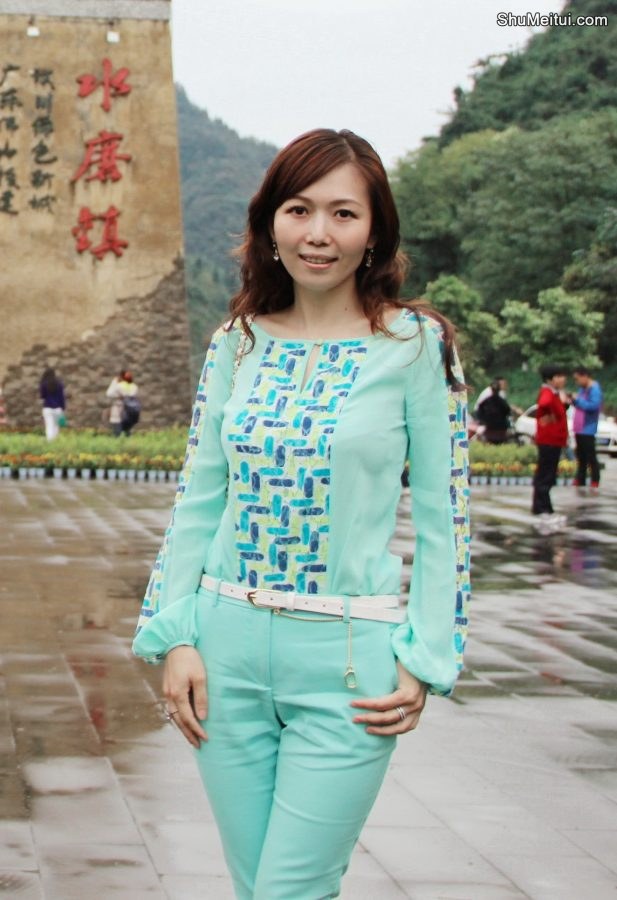 出水芙蓉般的美妇清新装扮游古镇[第11张/共12张]