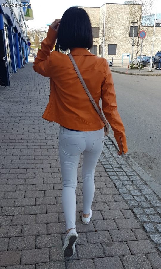 跟妻子美雅逛商场拍她的紧身白裤圆臀[第13张/共14张]