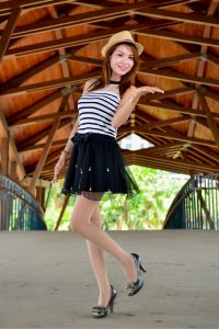 穿肉丝袜的翠嫂美腿吸引摄影师拍了超多照片