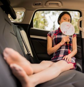 龙猫小姐姐这小旗袍穿的真好看,兄弟们给评个分