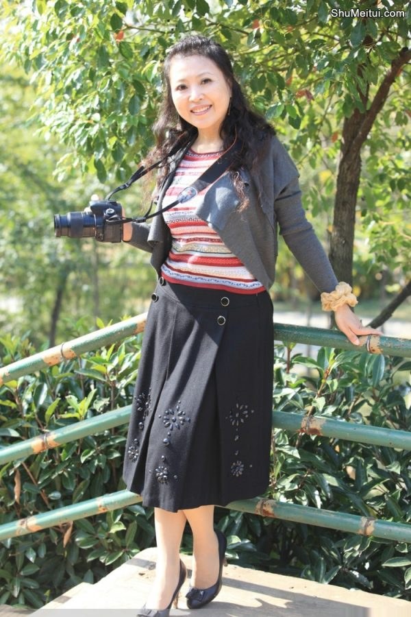 喜欢拍照的美熟到动物园采风[第10张/共16张]