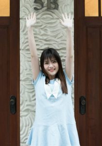 清纯甜美大美女也来媳妇车模了，真是靓呀