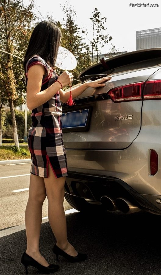 龙猫小姐姐这小旗袍穿的真好看,兄弟们给评个分[第7张/共23张]