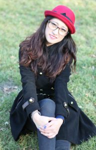 戴眼镜穿短靴的熟女，真是个迷人的妖精了