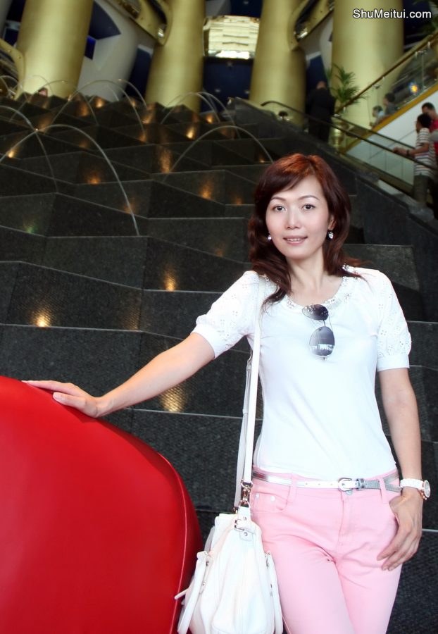 风姿卓越的贵妇在阿联酋之旅[第10张/共22张]