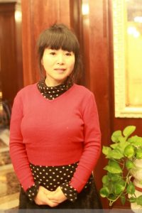 上身丰满的阿姨居家靴子黑色丝袜