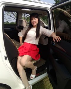 轻熟美人魏大姐又来一波，白衣红裙很是惹眼哦