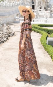 跟着极品美少妇优优去泰姬陵转一圈，人好看，景一般