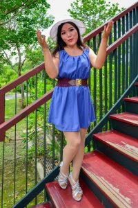 丰满的欣嫂拥有一双肥硕的肉丝腿